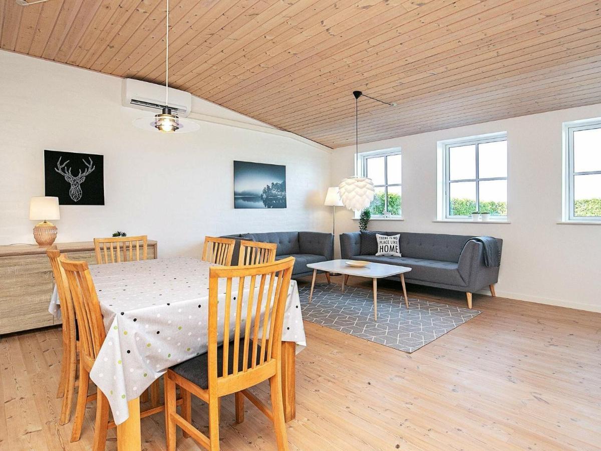 6 Person Holiday Home In Fåborg 객실 사진